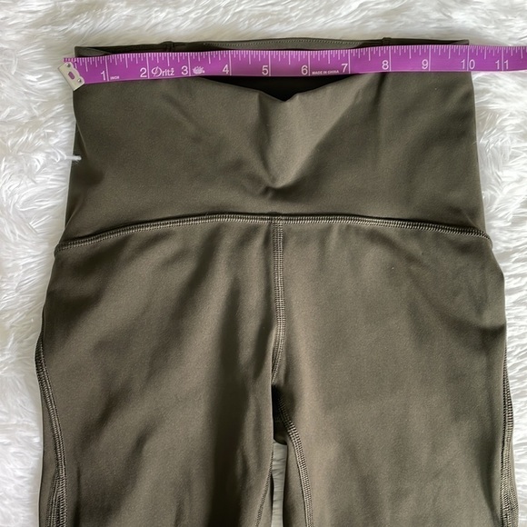 LULULEMON Train Times Crop (17") size 2 - Picture 9 of 10